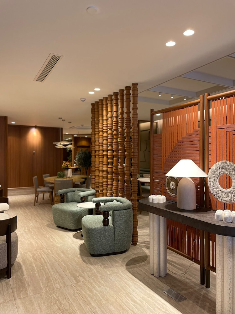 Housez Suites 45/65