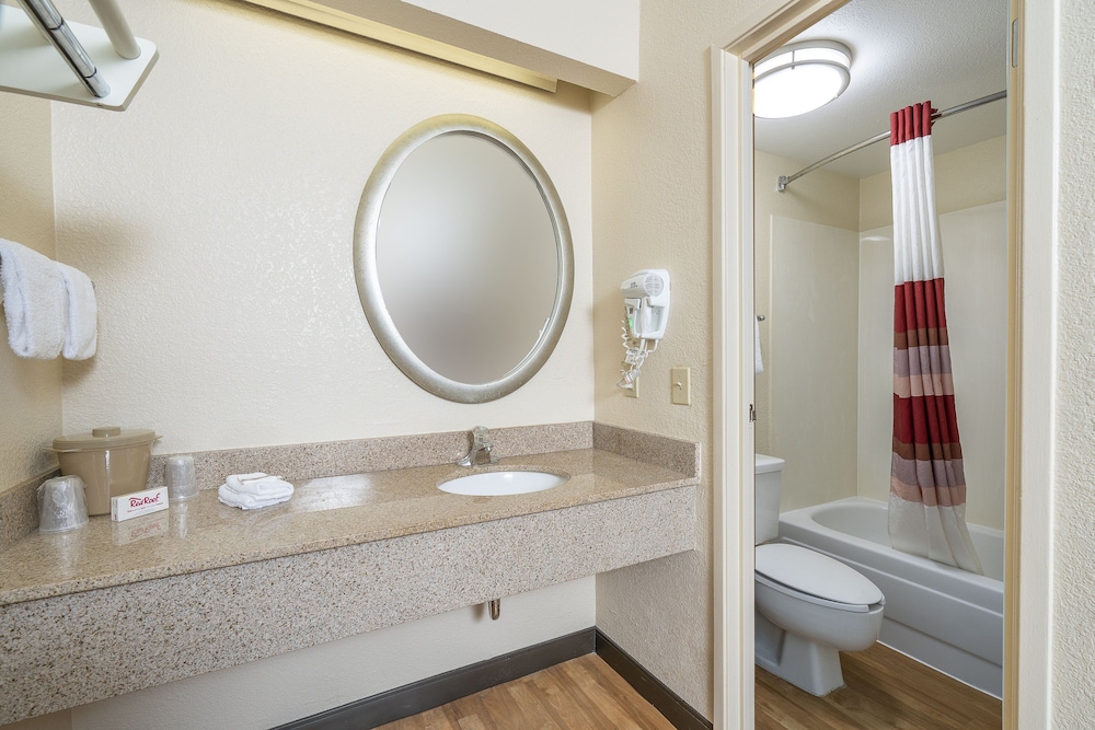 Red Roof Inn Cleveland Airport-Middleburg Heights 9/21