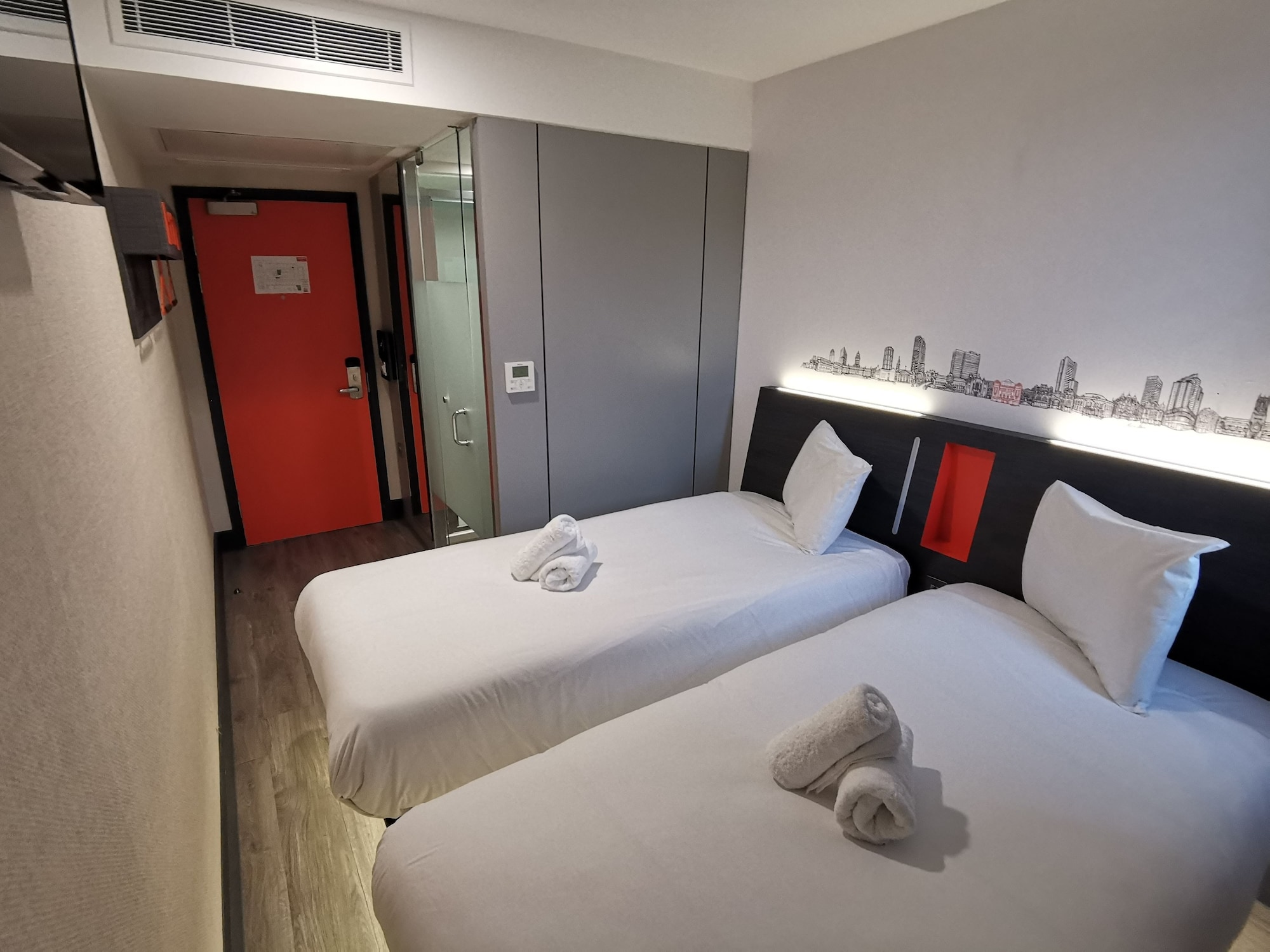 Standard, Twin Beds