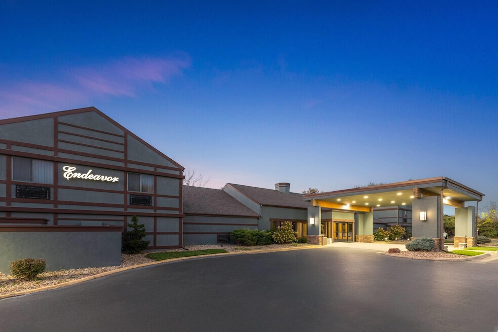 Endeavor Inn & Suites, Trademark Collection by Wyndham 9/55