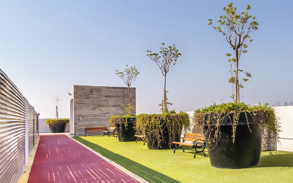 Central Inn Hotel & Suites Al Sadd 43/45