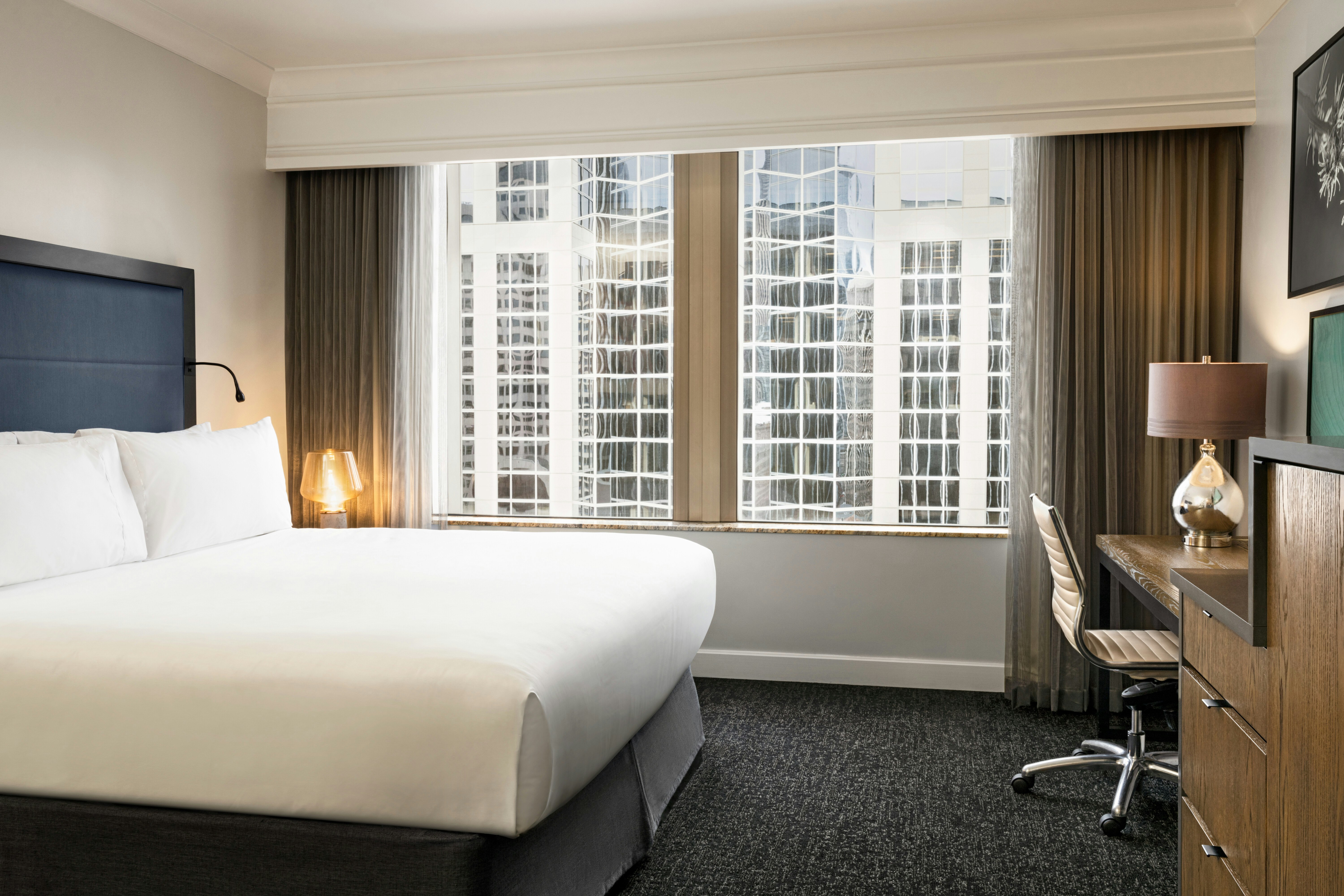 ROOM, KING BED