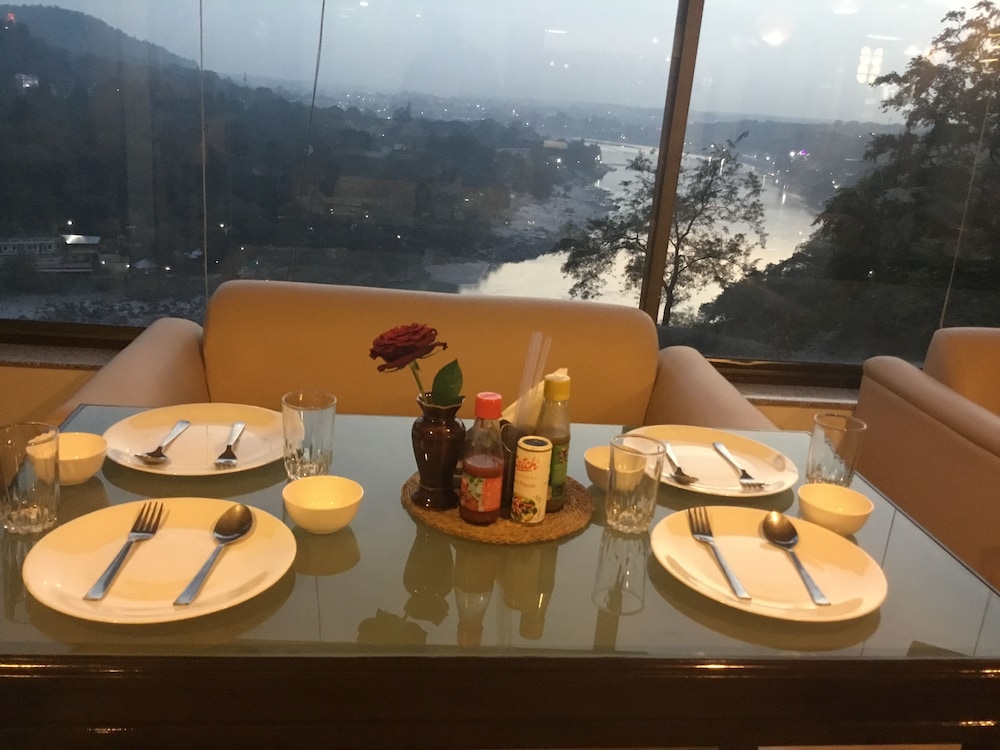 Hotel Ganesha Inn 33/50