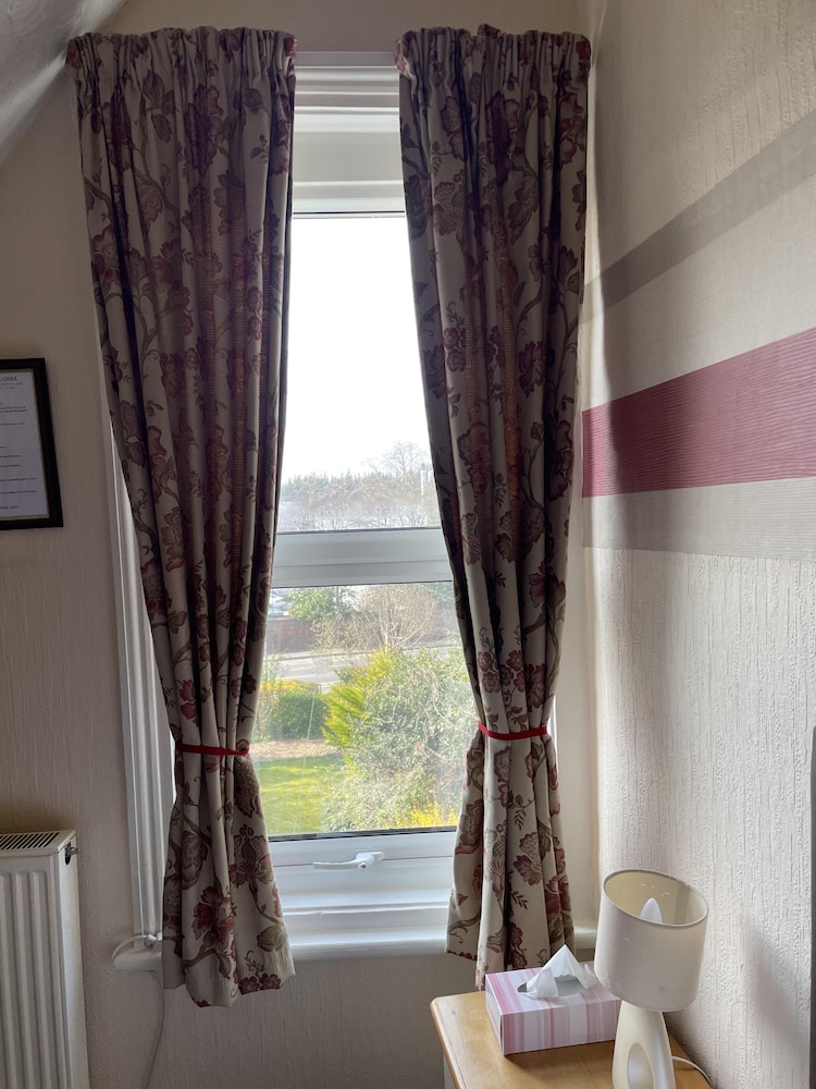 Diamonds Lodge Ltd (Ex Crossways Guest House) 26/34