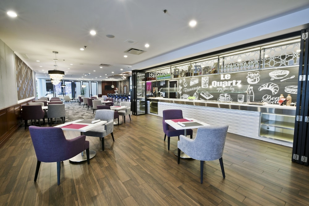Hilton Montreal/Laval 40/50
