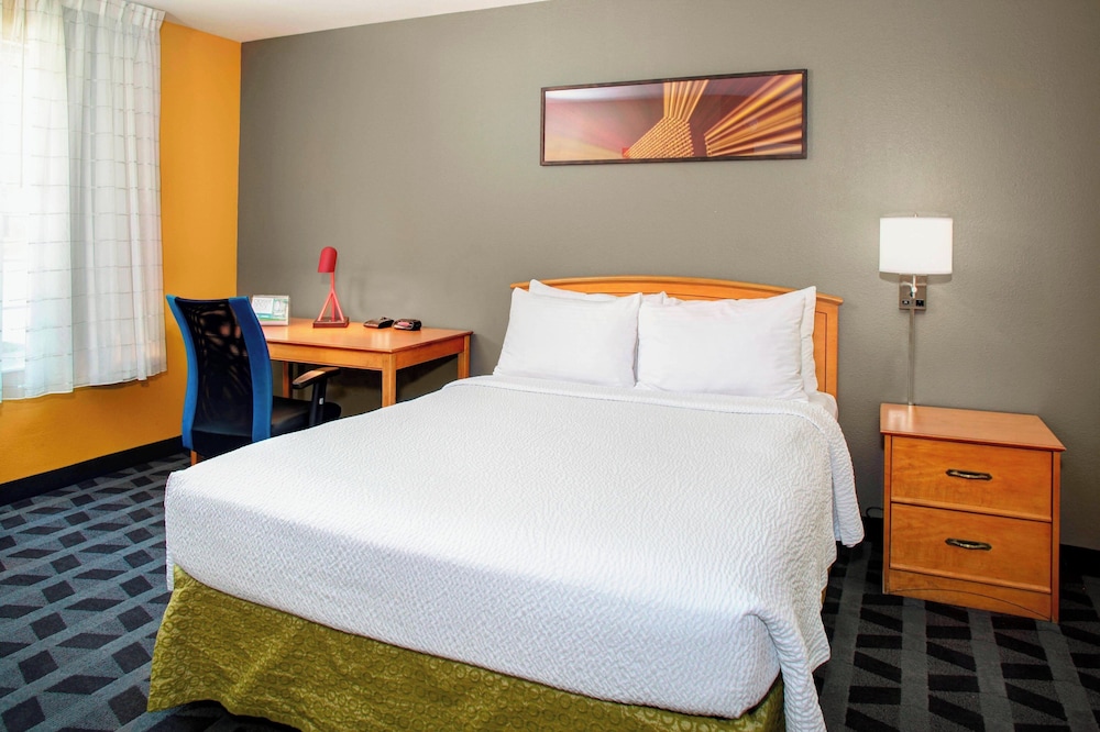 2 BEDROOMS, SUITE, CORNER, ACCESSIBLE