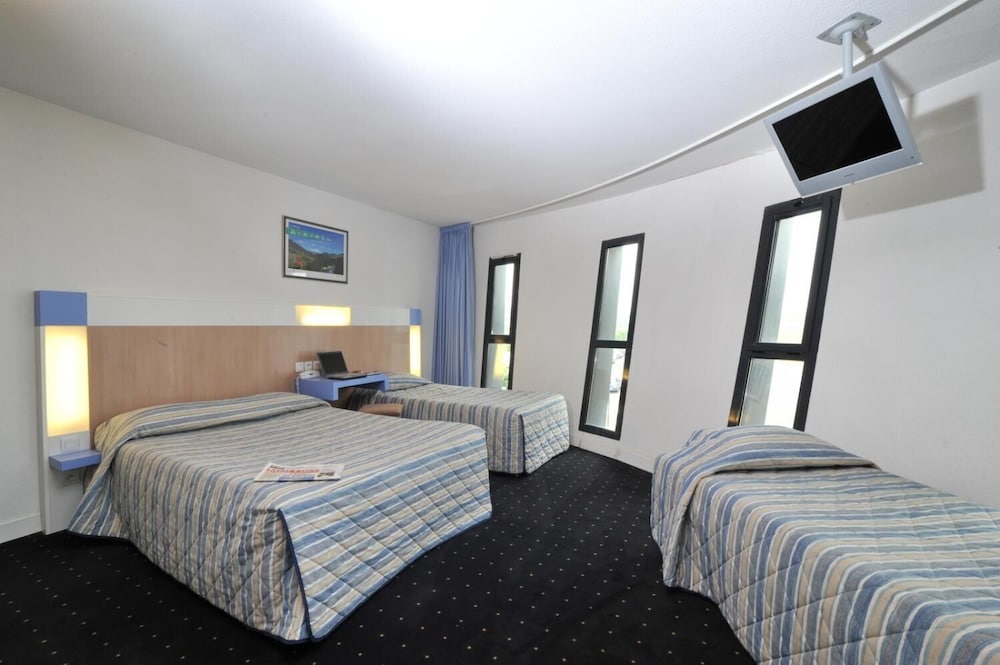 P'TIT DEJ-HOTEL MILLAU 6/31