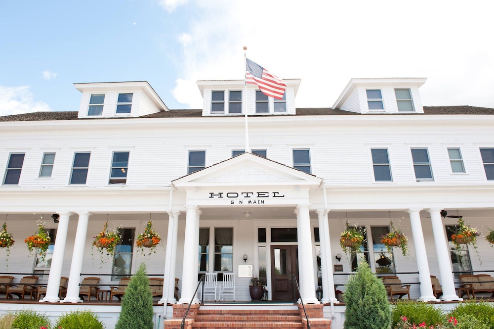 Sacajawea Hotel 1/50