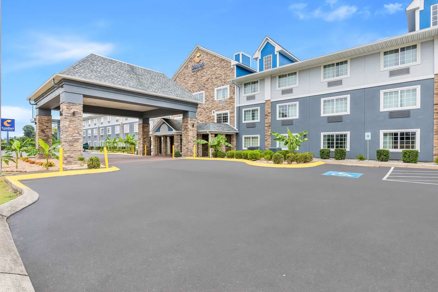 Comfort Inn & Suites Nashville Near Tanger Outlets I-24 Antioch 16/21