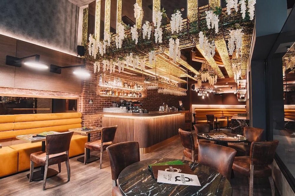 Project 3 Urban Chic Hotel 39/47