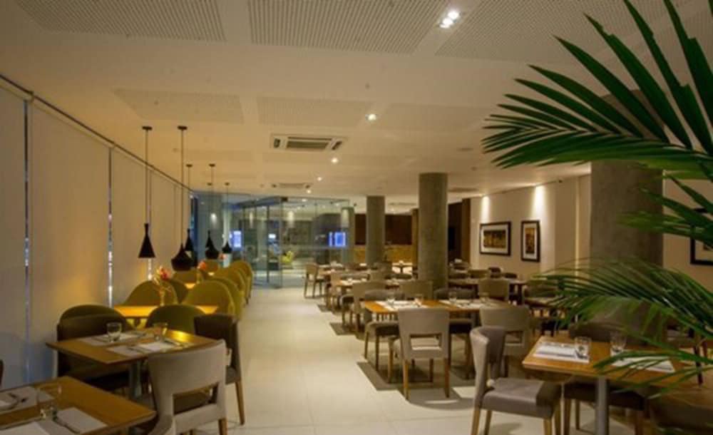 Caseros 248 Hotel 36/42
