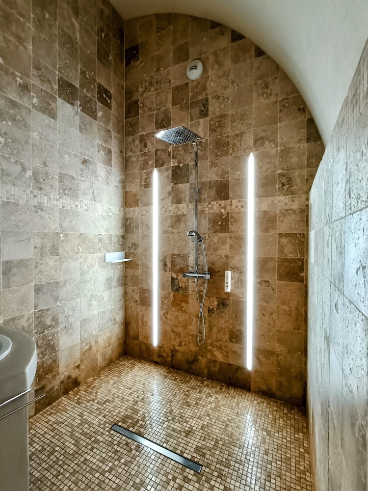 Les Chambres De La Renaissance 49/50