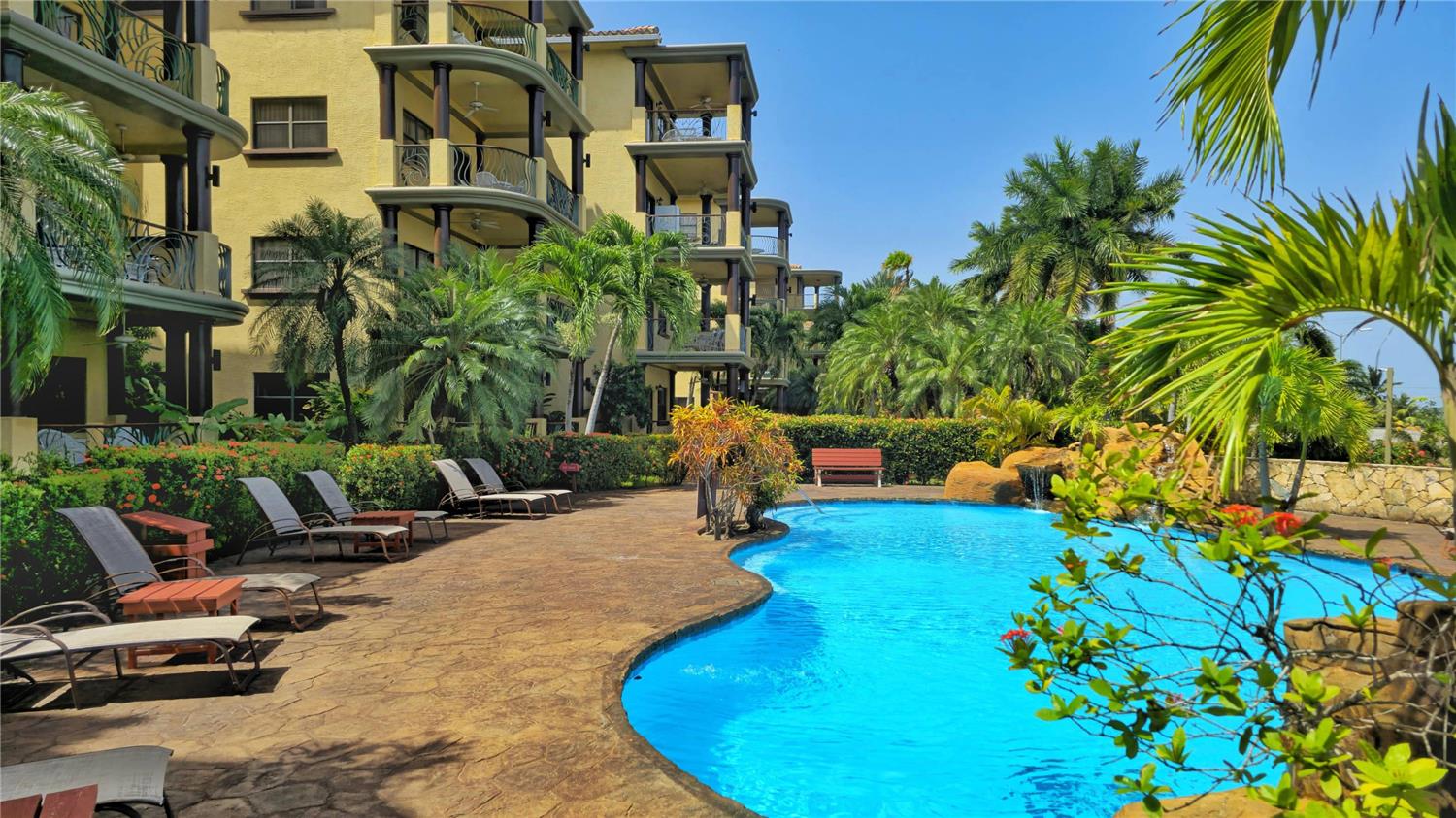 Clarion Suites Roatan at Pineapple Villas 39/46