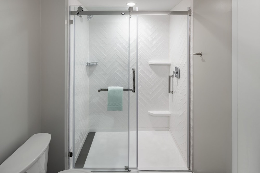 TownePlace Suites by Marriott West Kelowna 34/35