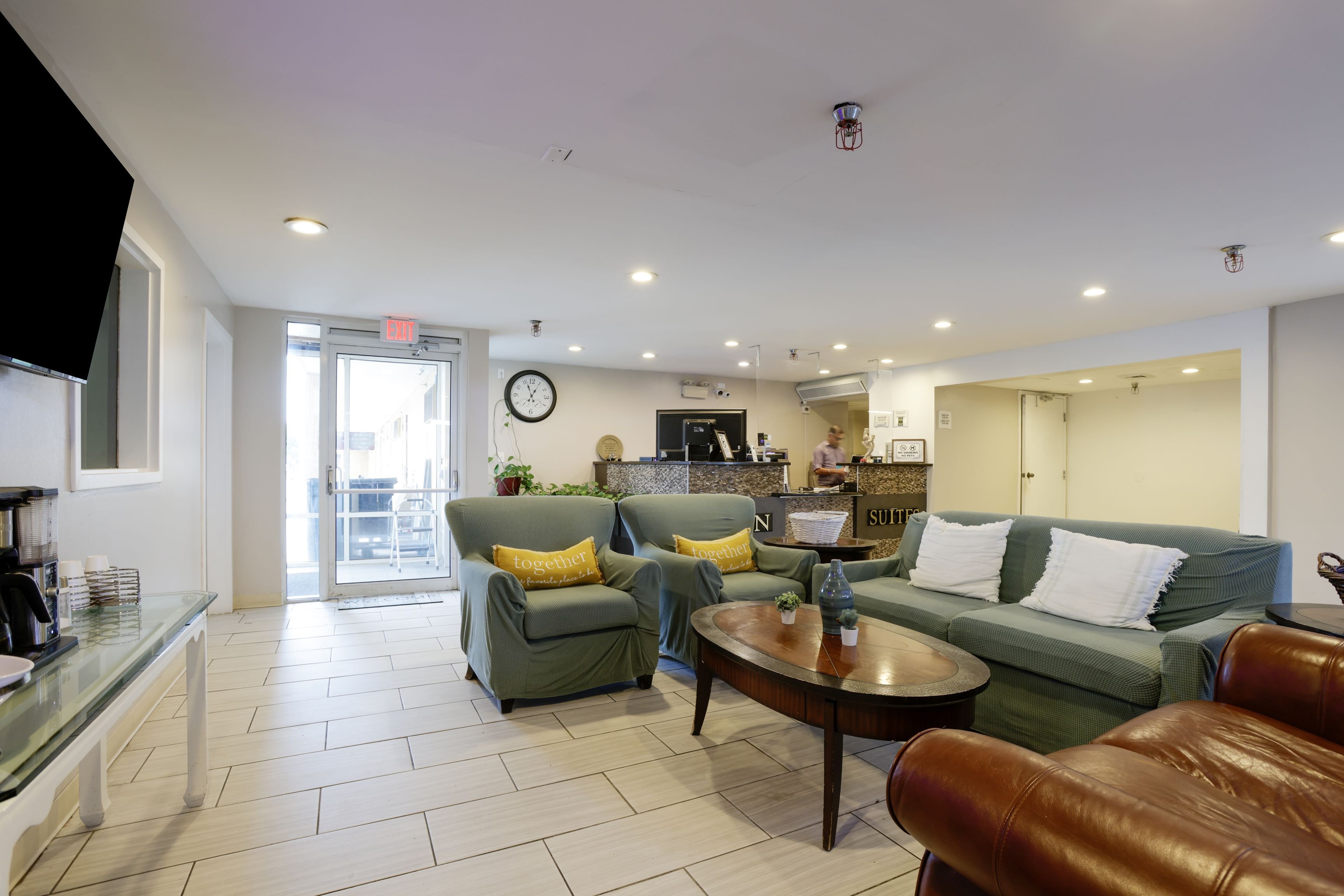 Copley Inn & Suites By OYO Akron OH 54/74