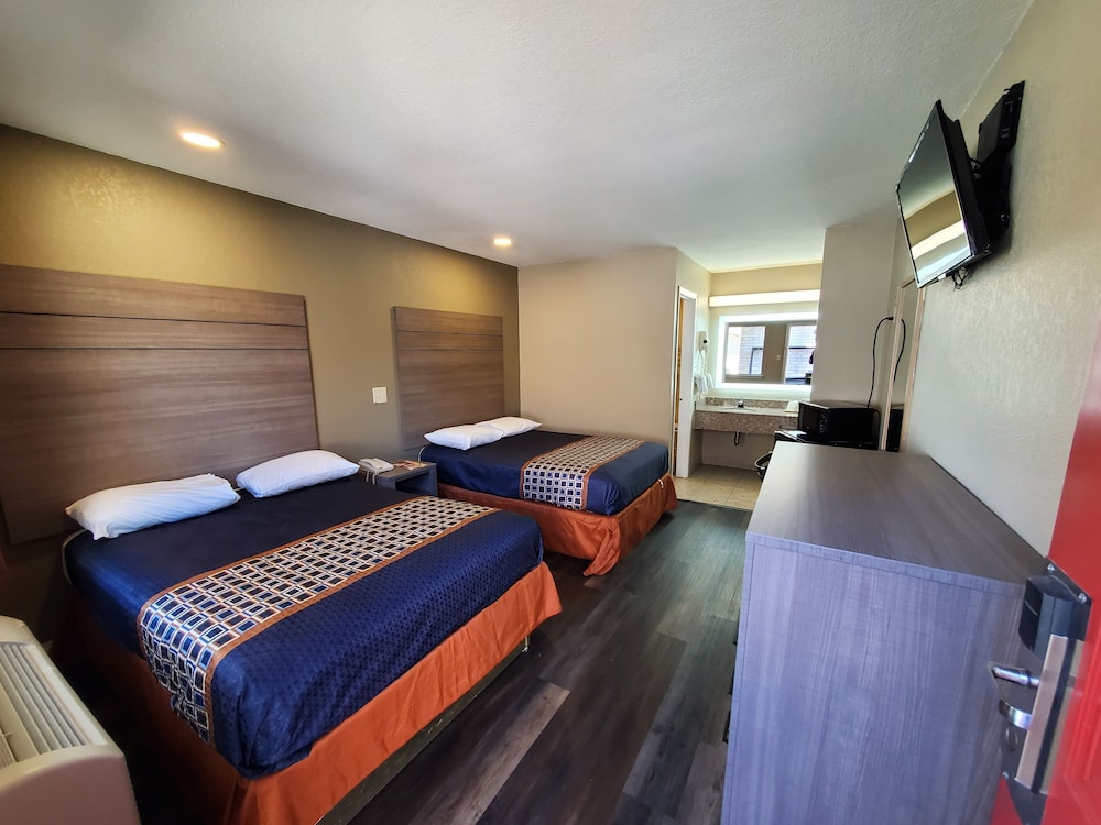 River Inn Motel (ex. Rodeway Inn Downtown) 15/29