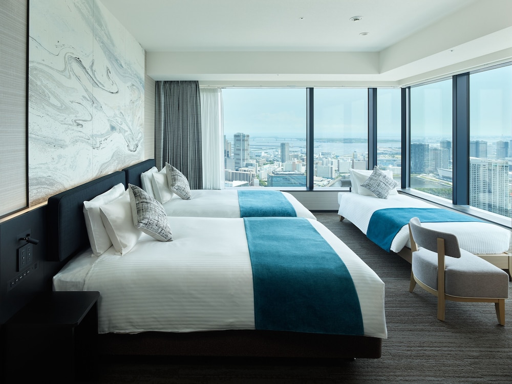 DELUXE, 2 BEDS, WITH VIEW, BATHTUB, CORNER