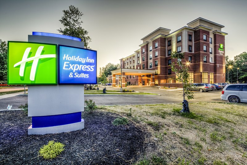 Holiday Inn Express And Suites Cleveland West Westlake 52/54