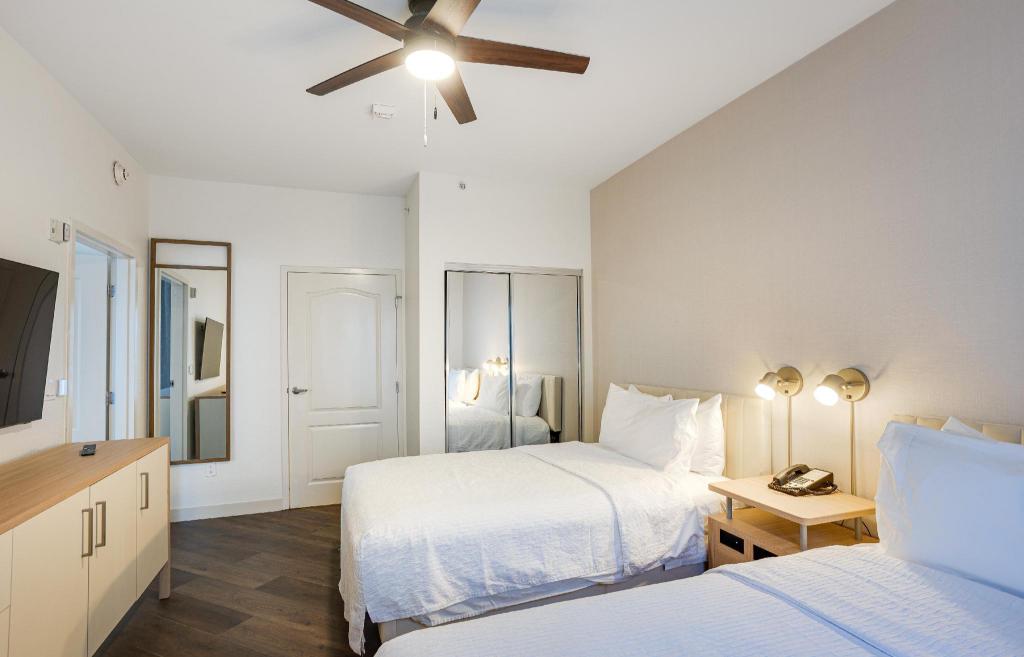 2 BEDROOMS, SUITE, 1 KING OR 2 DOUBLE BEDS, 2 BATHROOMS