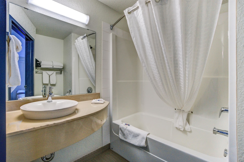 Motel6 Grande Prairie, AB 65/65