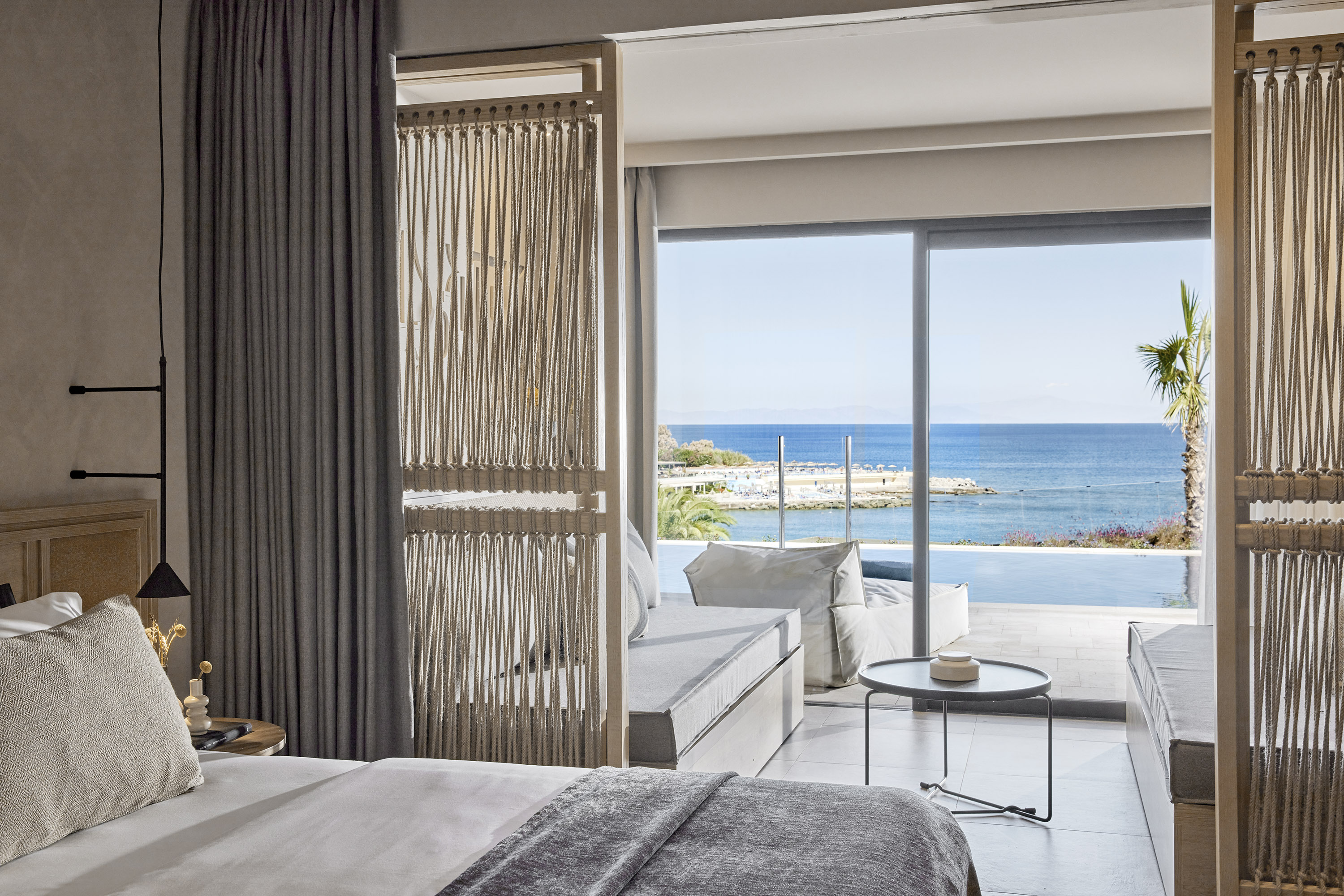 Junior Suite, Sea View, Swim Up Pool, Ella Helea 2/3