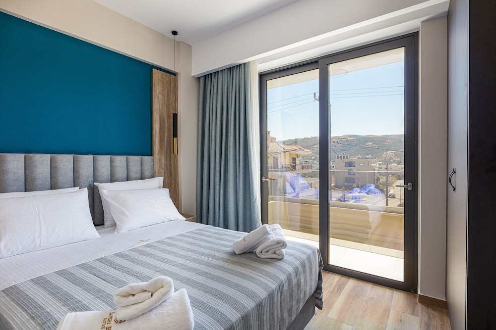 Sapphire Blue Suites 30/87