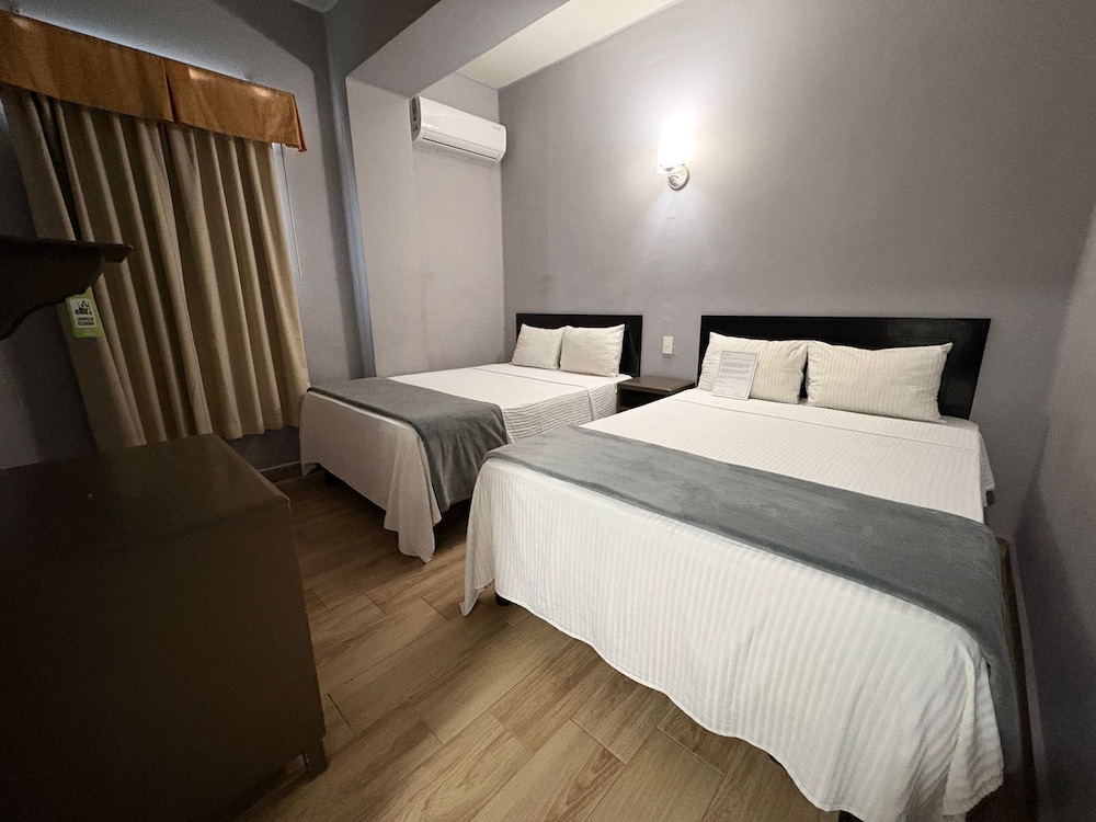 Hotel Plaza Del Arco Express 16/65