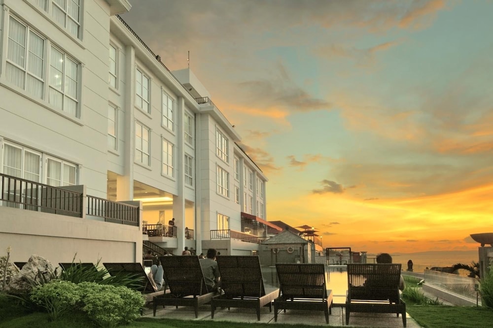 Hotel On The Rock 52/61