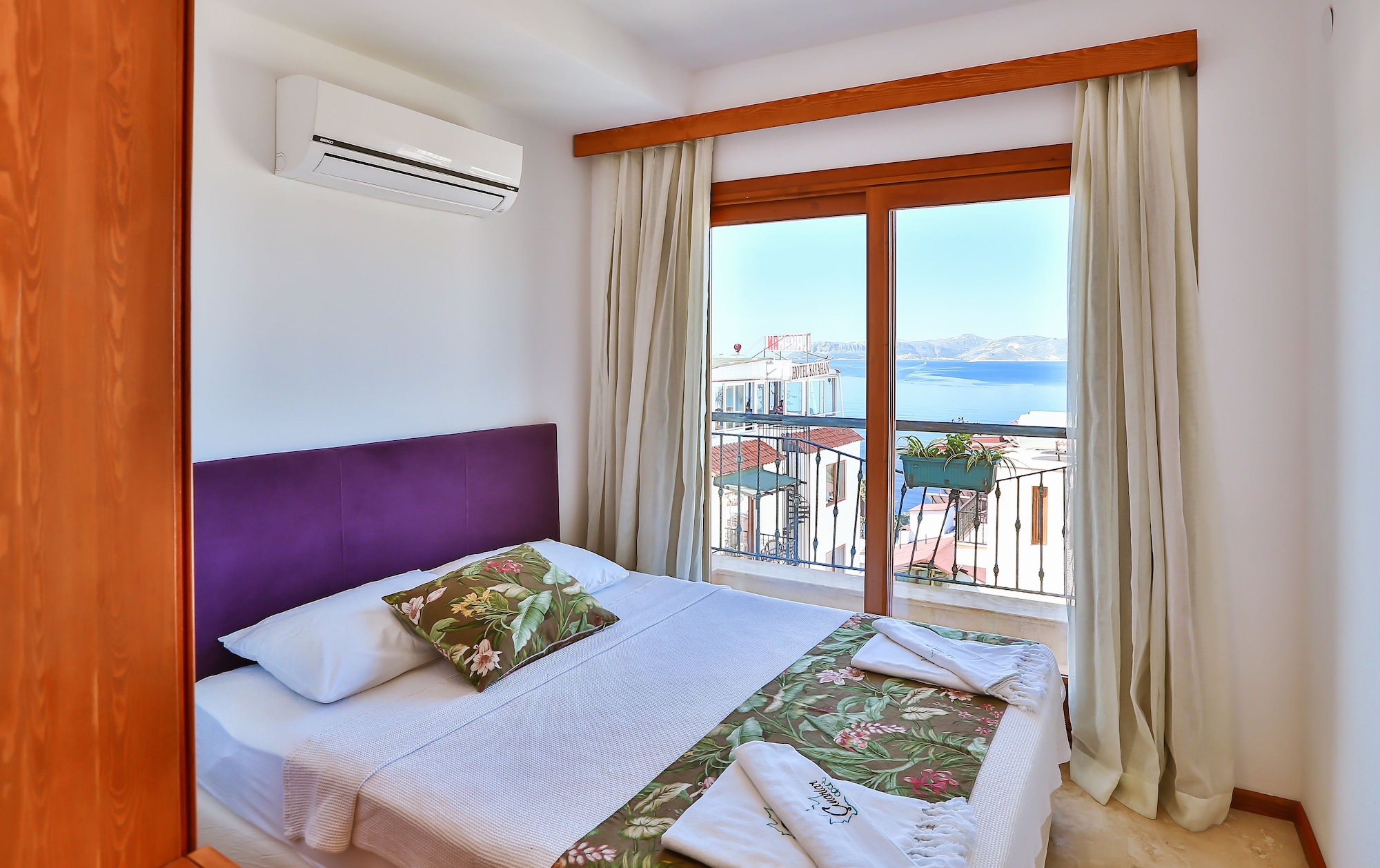 شقة كومفورت بسرير كوين وسرير فردي بإطلالة على البحر بشرفة بـ3 غرف نوم مع أريكة، Cinarlar Apart Hotel 2/4