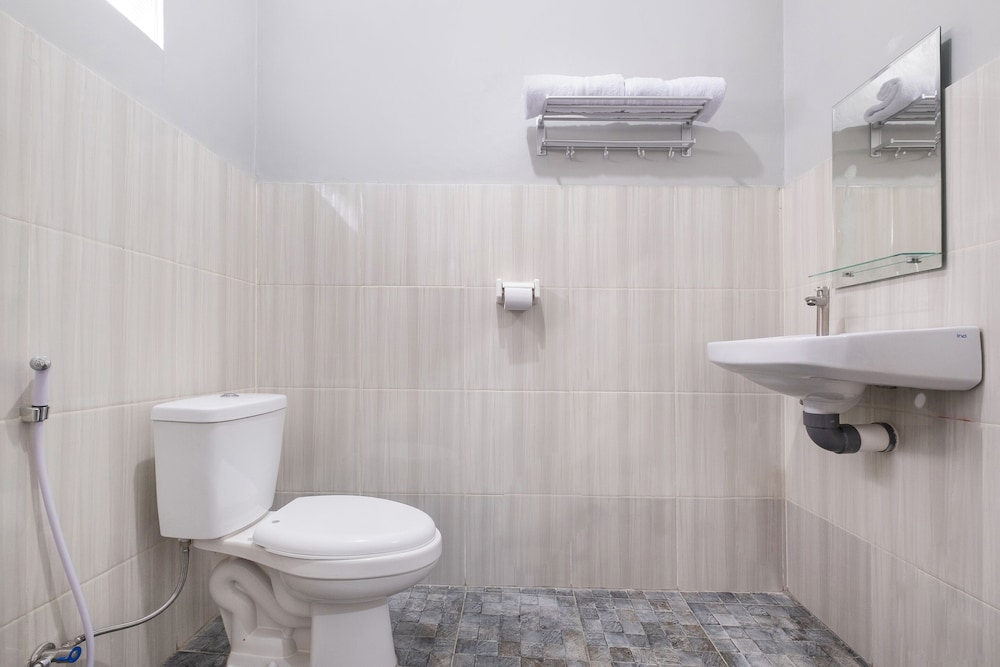 OYO 2727 Nareswari Guest House 23/27