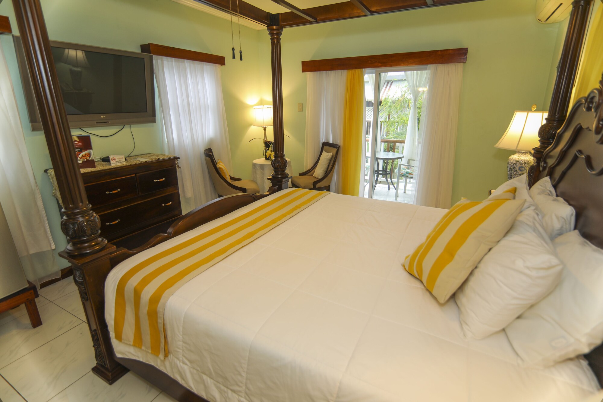1 BEDROOM, HONEYMOON, COURTYARD VIEW, JETTED TUB