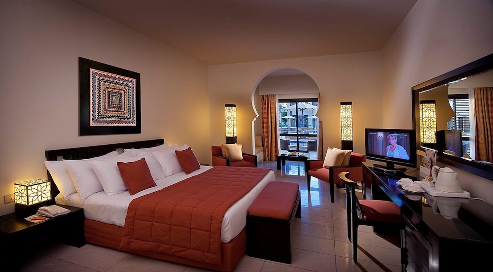 غرفة كومفورت بسرير مزدوج بإطلالة على المسبح، Sentido Reef Oasis Senses Resort 2/5