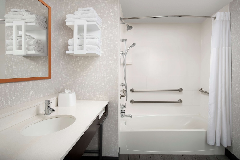 Hampton Inn Suites Rapid City Rushmore Sd 16/48
