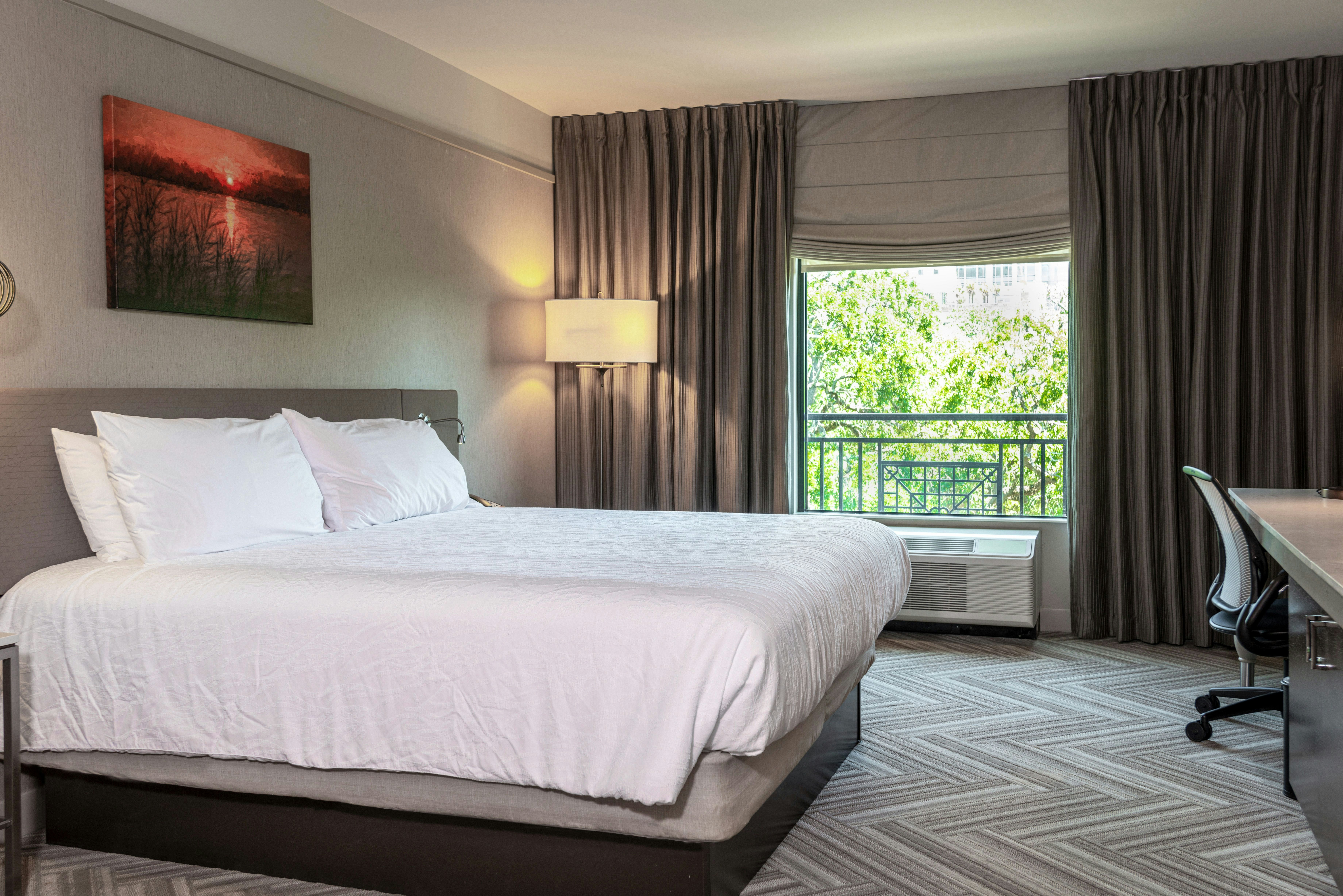 ROOM, KING BED