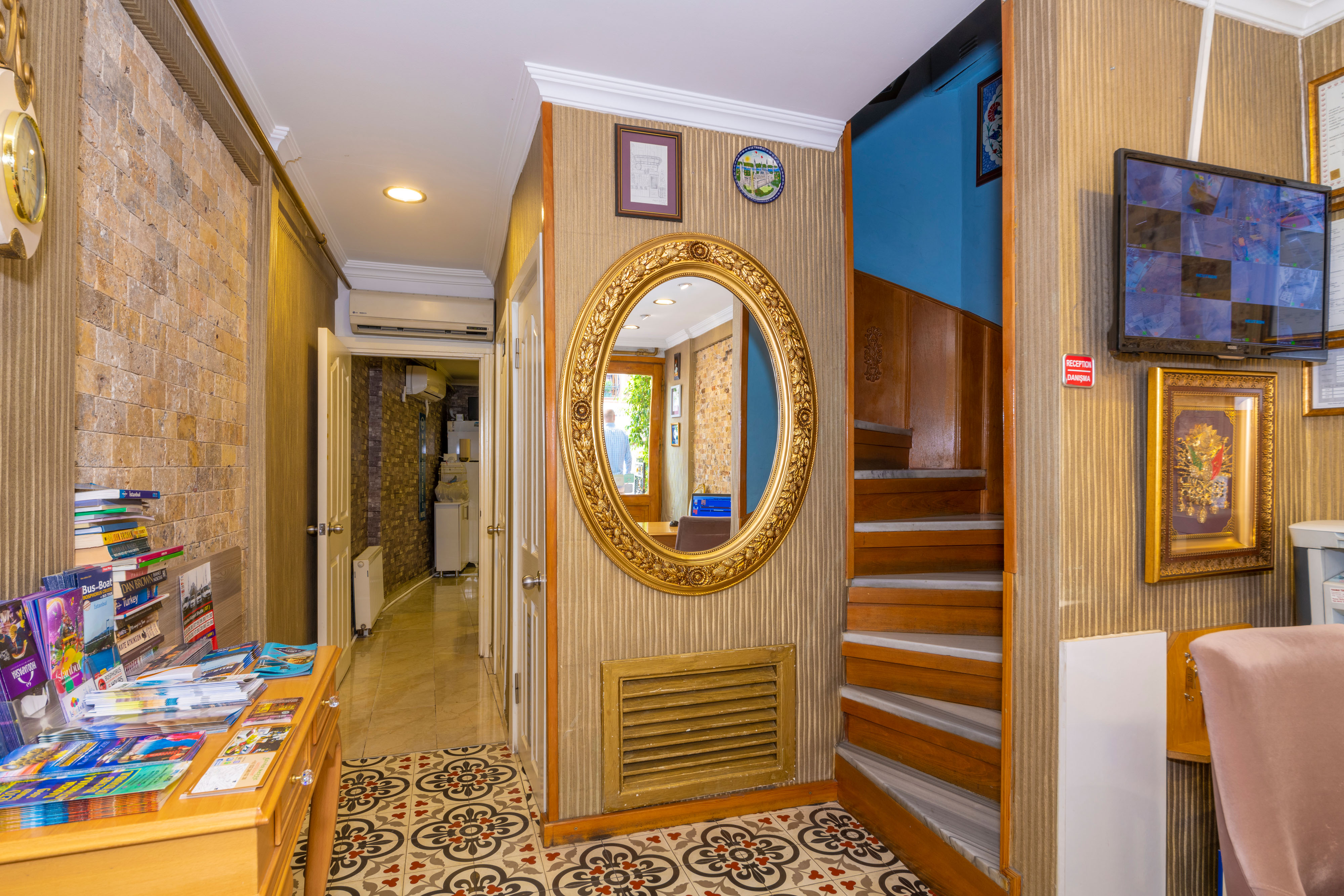 Walnut Shell Hotel 14/52