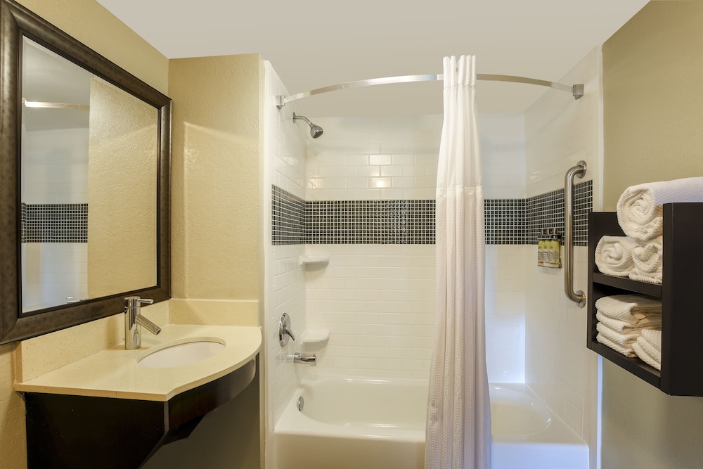 Staybridge Suites Miami Doral Area 13/55