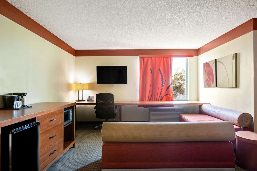 La Quinta Inn and Suites by Wyndham Miami Cutler Bay 10/45