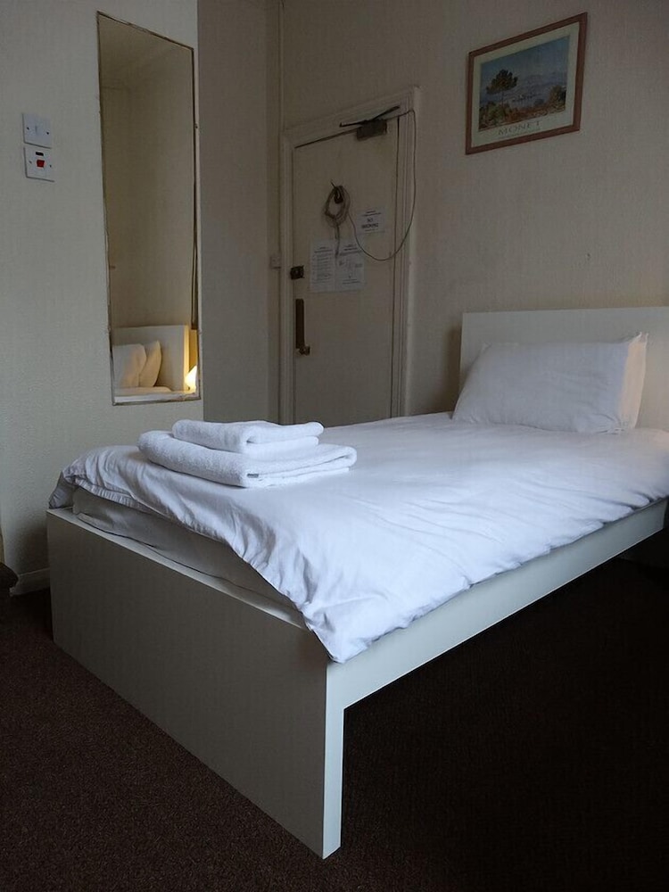 Campbell S Guest House 23/50