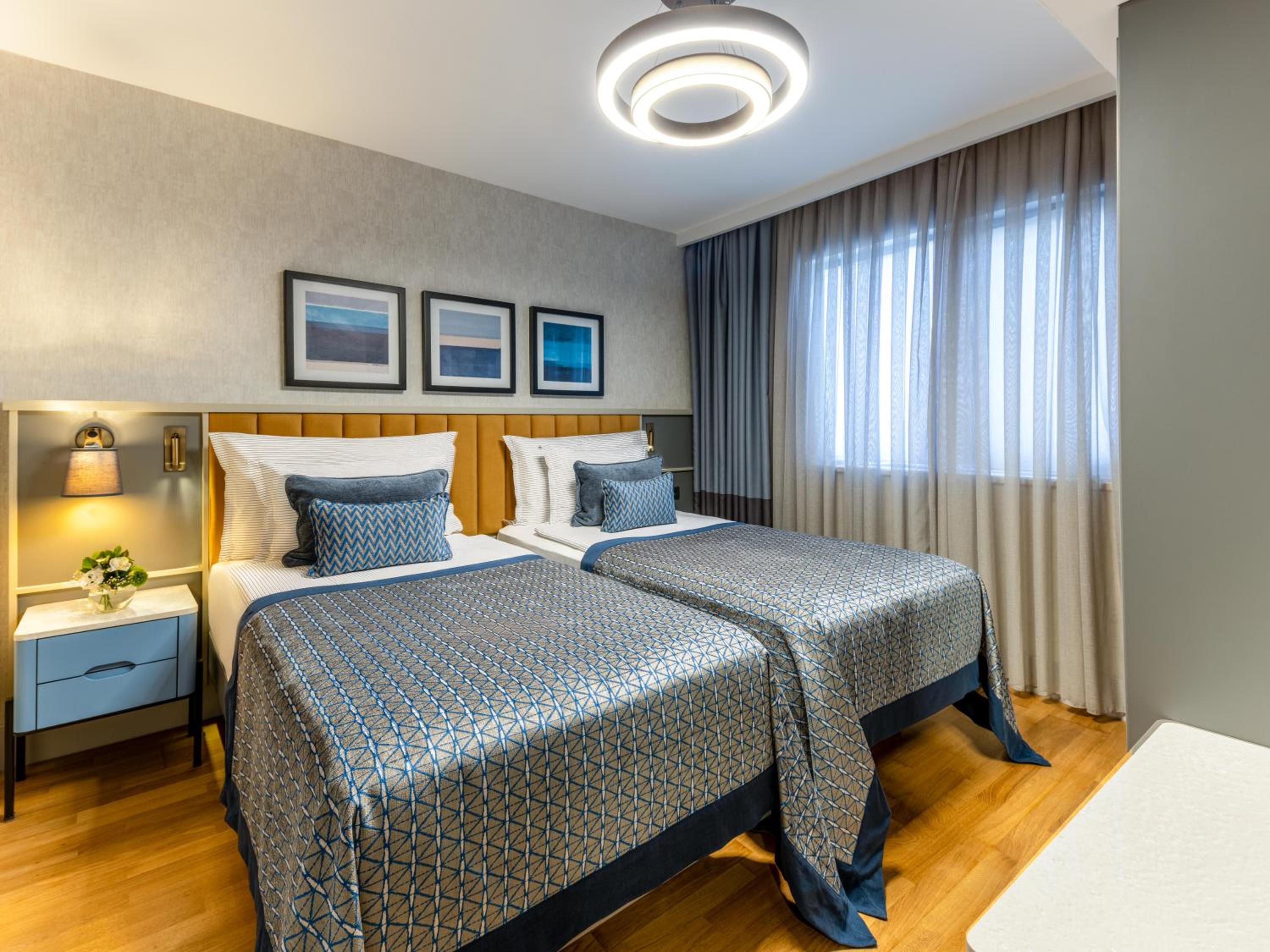 2 Bedrooms, Suite