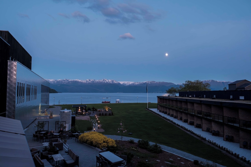 Hardangerfjord Hotel 48/55