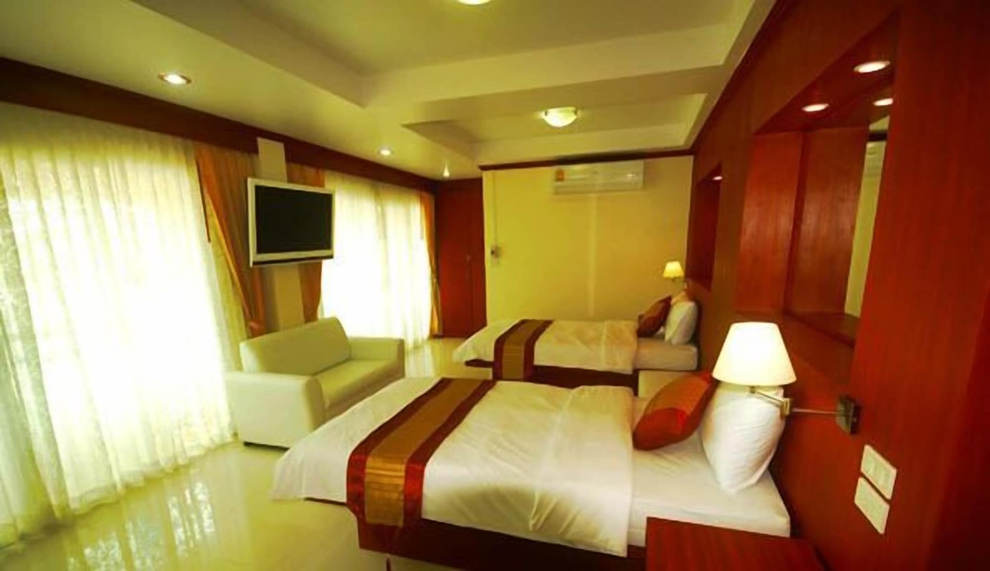 ROOM, TWIN BEDS