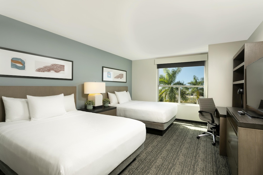 Room, 2 Queen Beds, Den