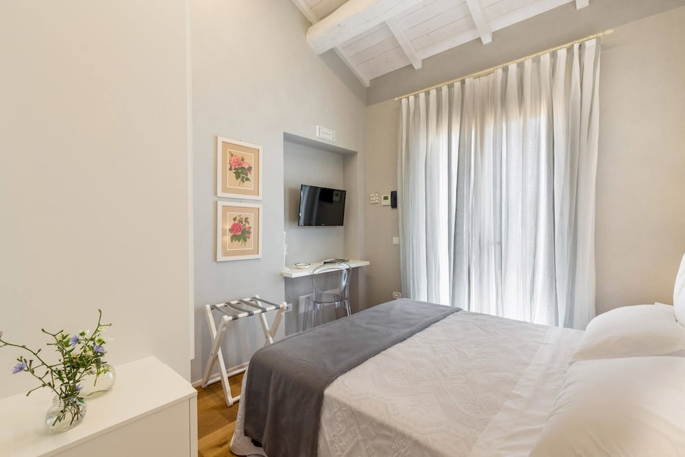 Tenuta Petra Bianca 11/32