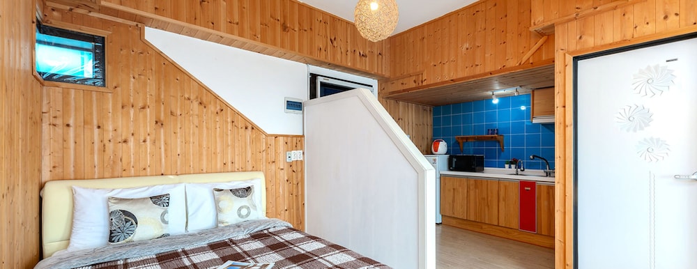 Namhae Santorini N Pension 4/50
