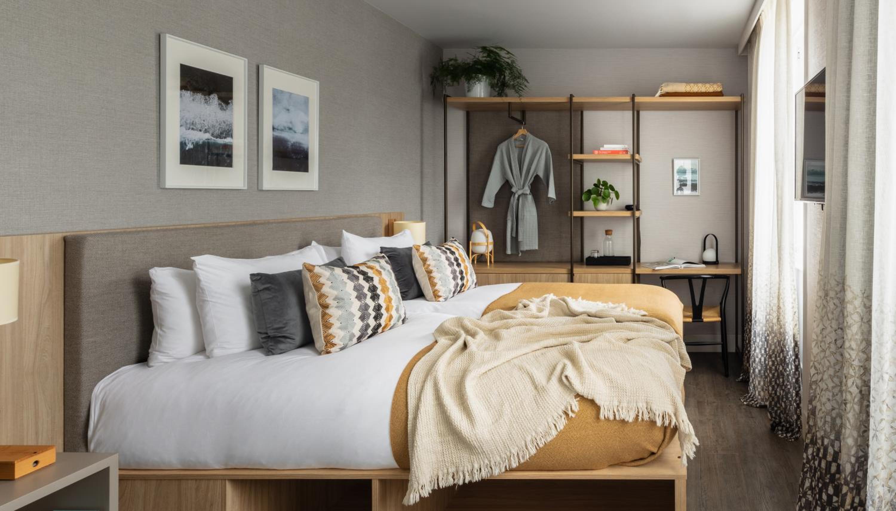 COZY, TWIN BEDS