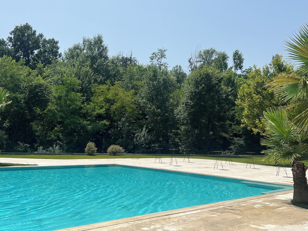 Mak Albania Hotel 62/64