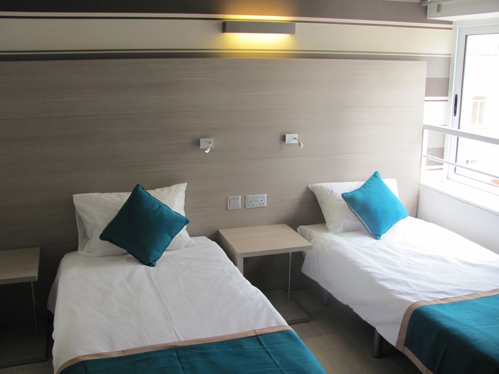 Days Inn Hotel And Residence 12/64