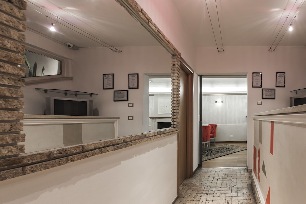 PRINCE RESIDENCE(FORMERLY VESUVIO PRICE RESIDENCE APARTHOTEL) 27/75