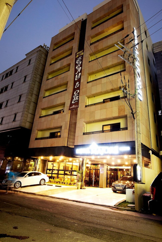 Hotel Major 2 4/51