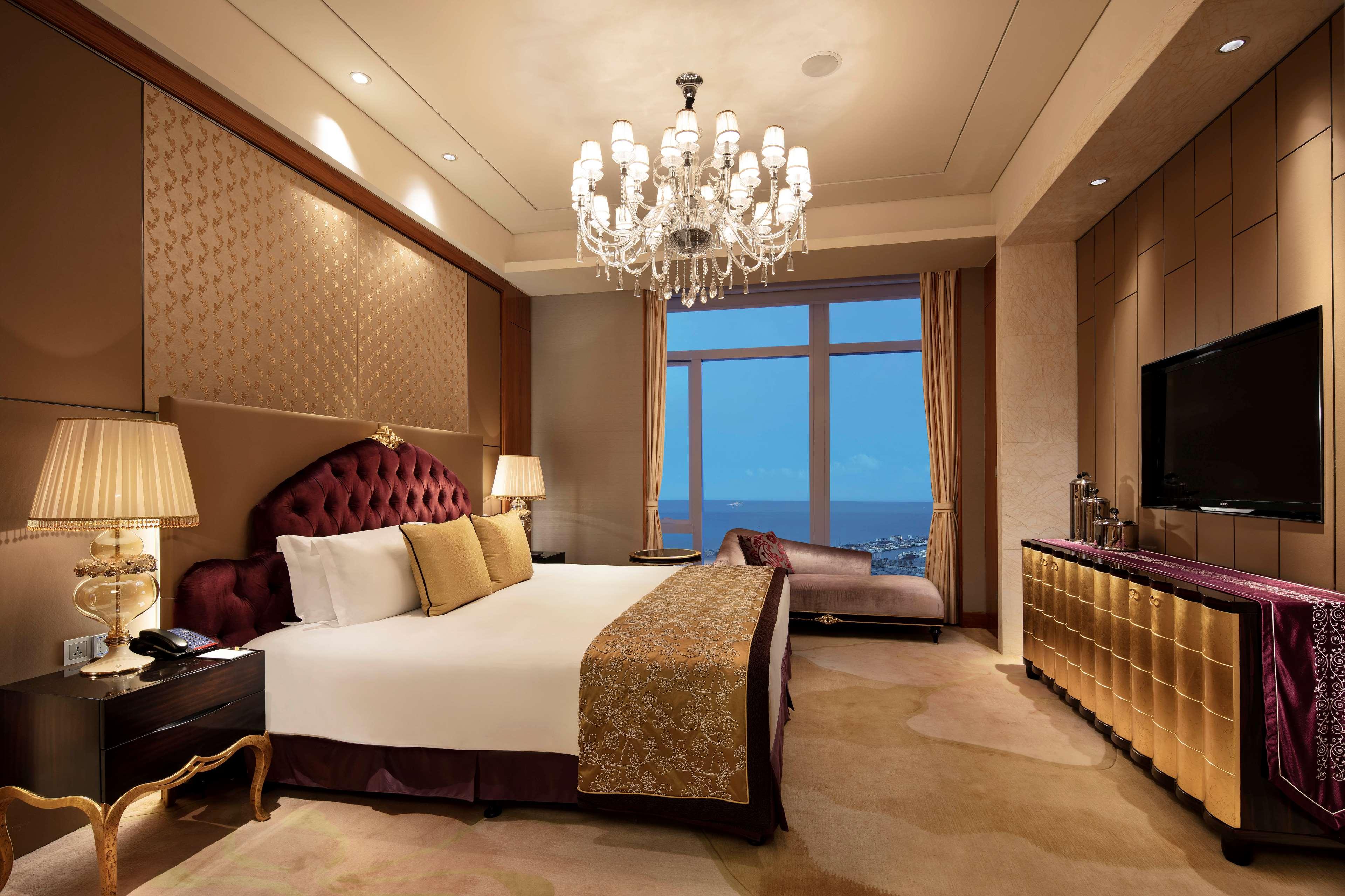 Suite, King Bed